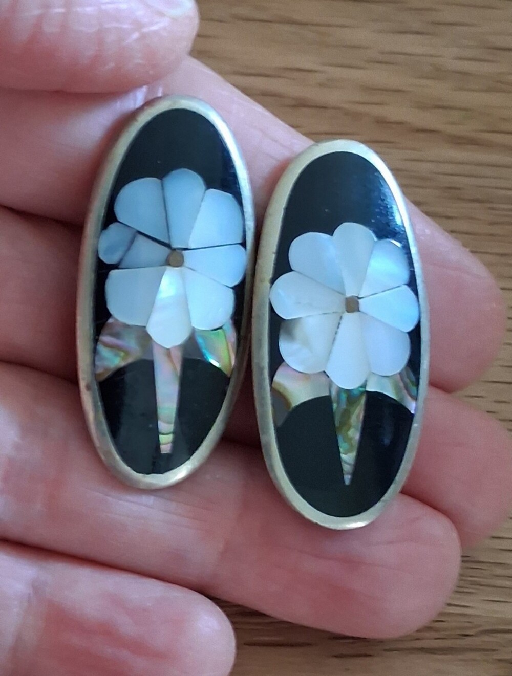 Mexican Vintage Abalone Flower Inlay Oval Earrings - Black